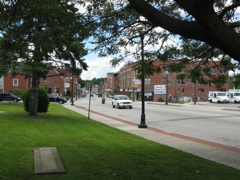 Main_St_looking_west_Webster_MA